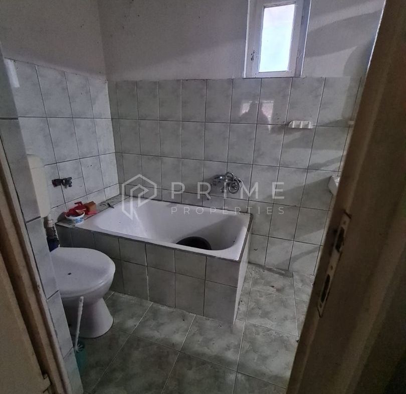 Casă cu teren de 1.000 m² – utilități complete, ideală pentru renovare