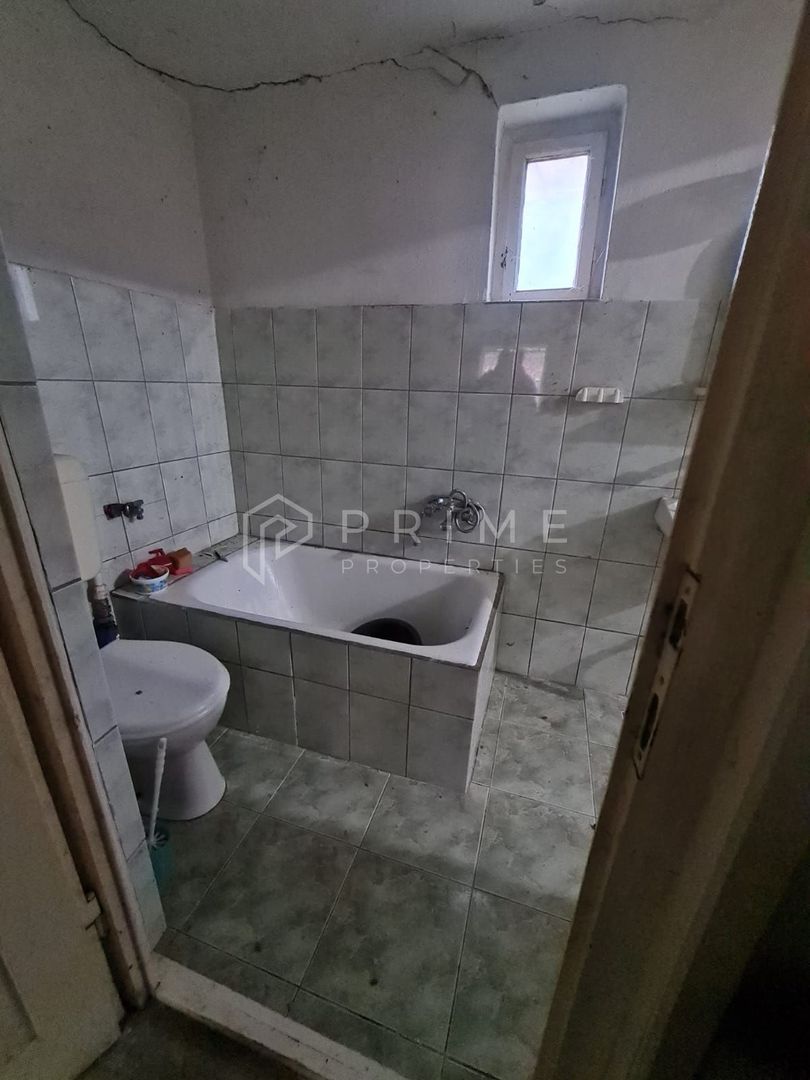 Casă cu teren de 1.000 m² – utilități complete, ideală pentru renovare