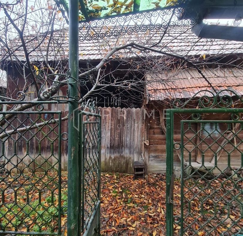 Casă cu teren de 1.000 m² – utilități complete, ideală pentru renovare