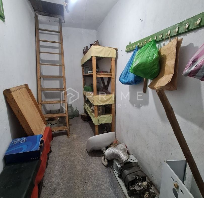 Casă cu teren de 1.000 m² – utilități complete, ideală pentru renovare