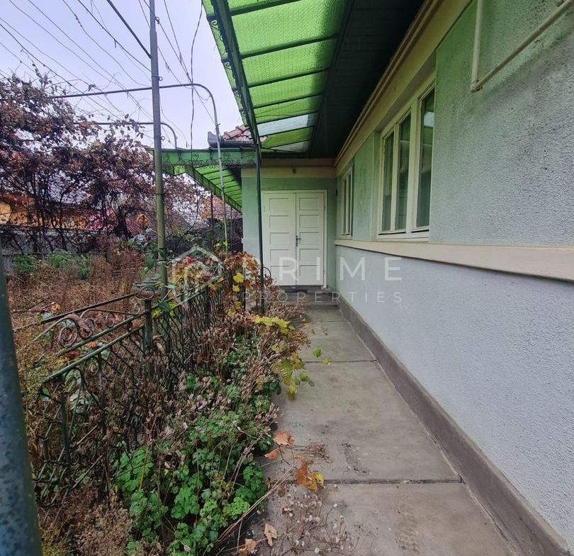 Casă cu teren de 1.000 m² – utilități complete, ideală pentru renovare