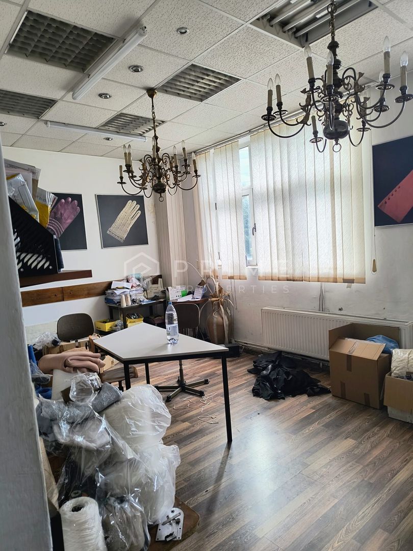 Clădire multifuncțională de vânzare – comerț, birouri și producție.