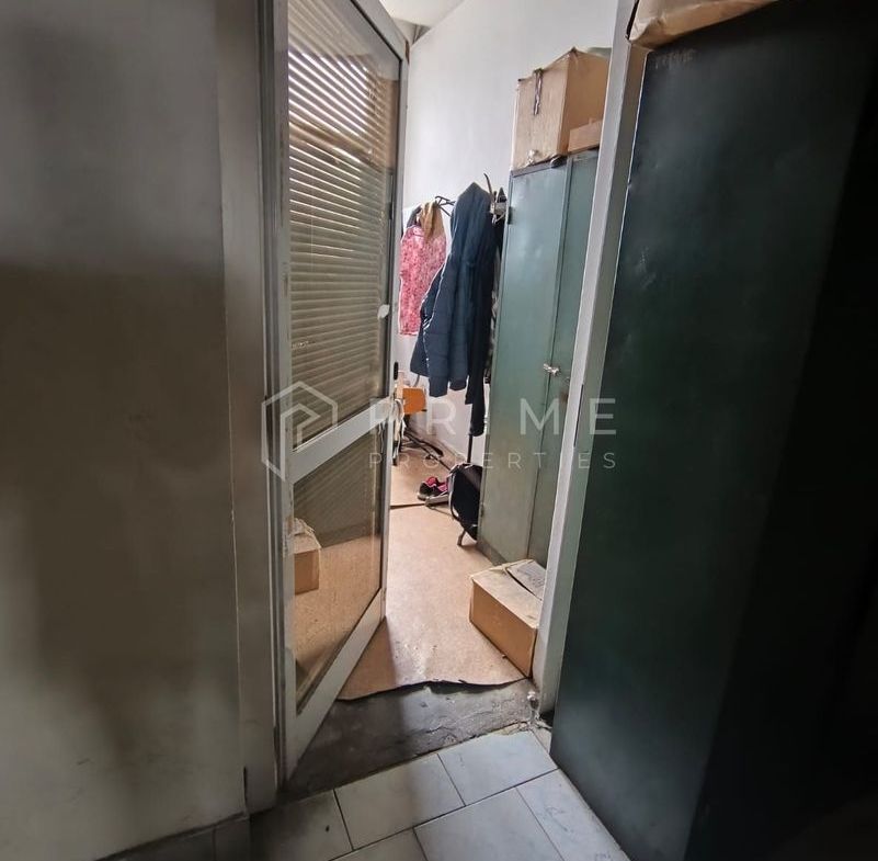 Clădire multifuncțională de vânzare – comerț, birouri și producție.