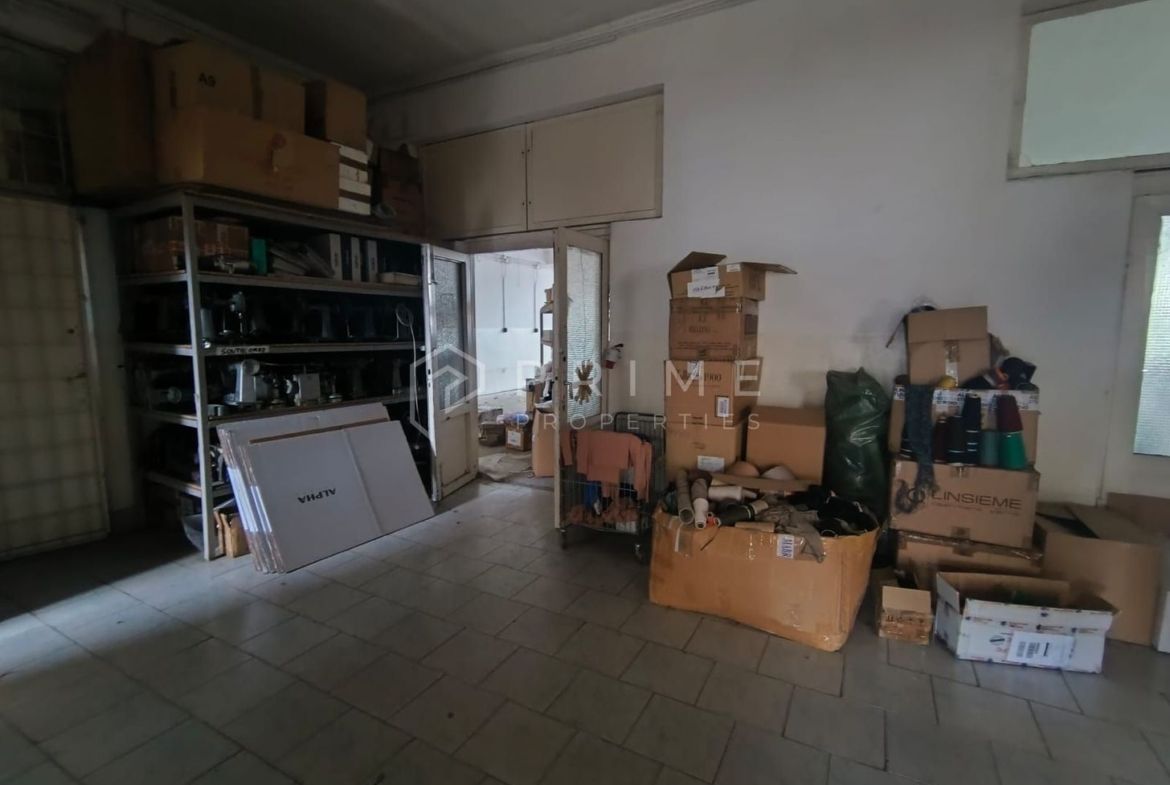 Clădire multifuncțională de vânzare – comerț, birouri și producție.