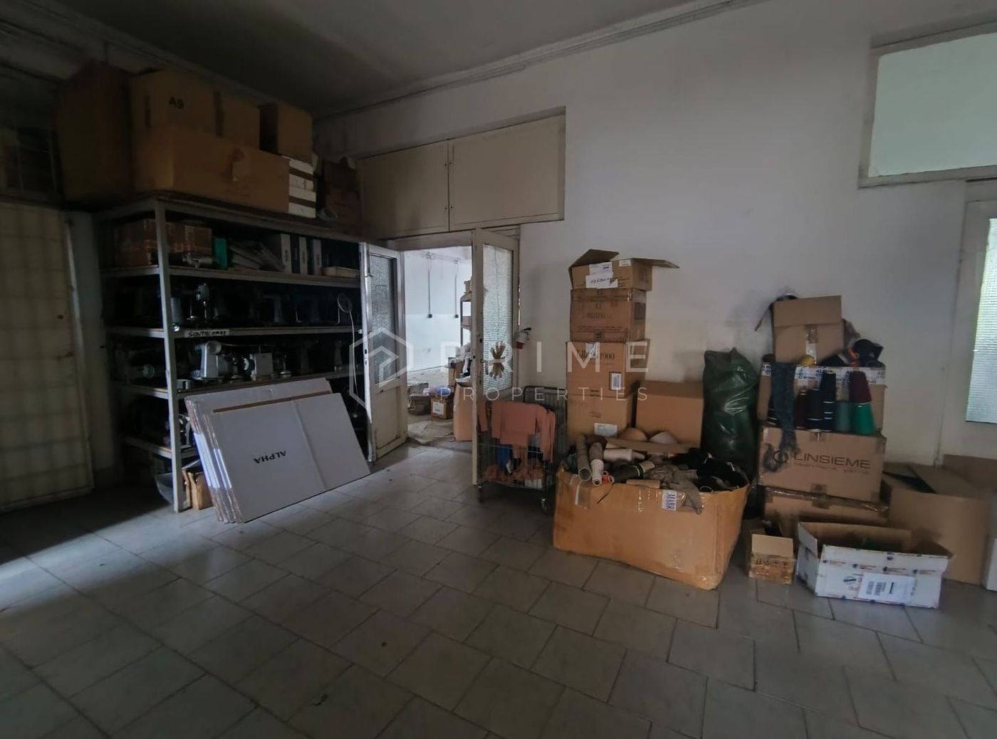 Clădire multifuncțională de vânzare – comerț, birouri și producție.