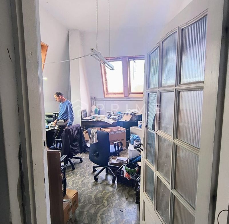 Clădire multifuncțională de vânzare – comerț, birouri și producție.