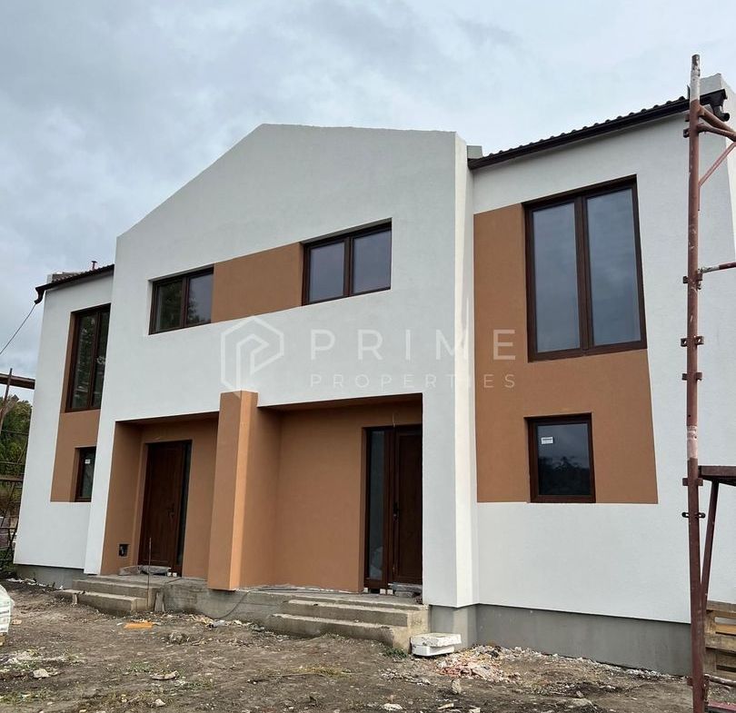 Casă nouă tip duplex izolat fonic în Livezeni
