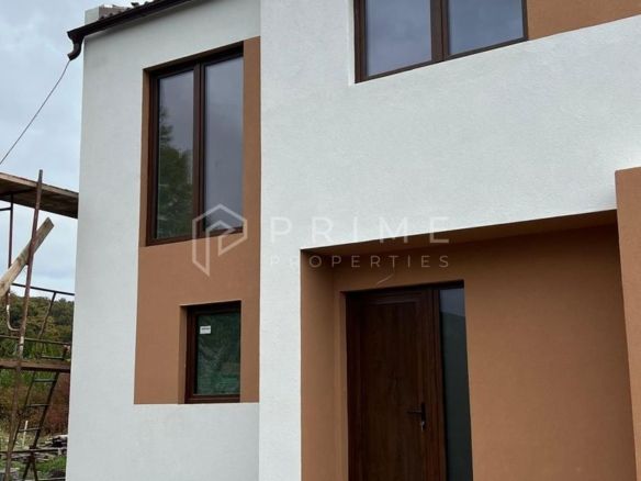 Casă nouă tip duplex izolat fonic în Livezeni