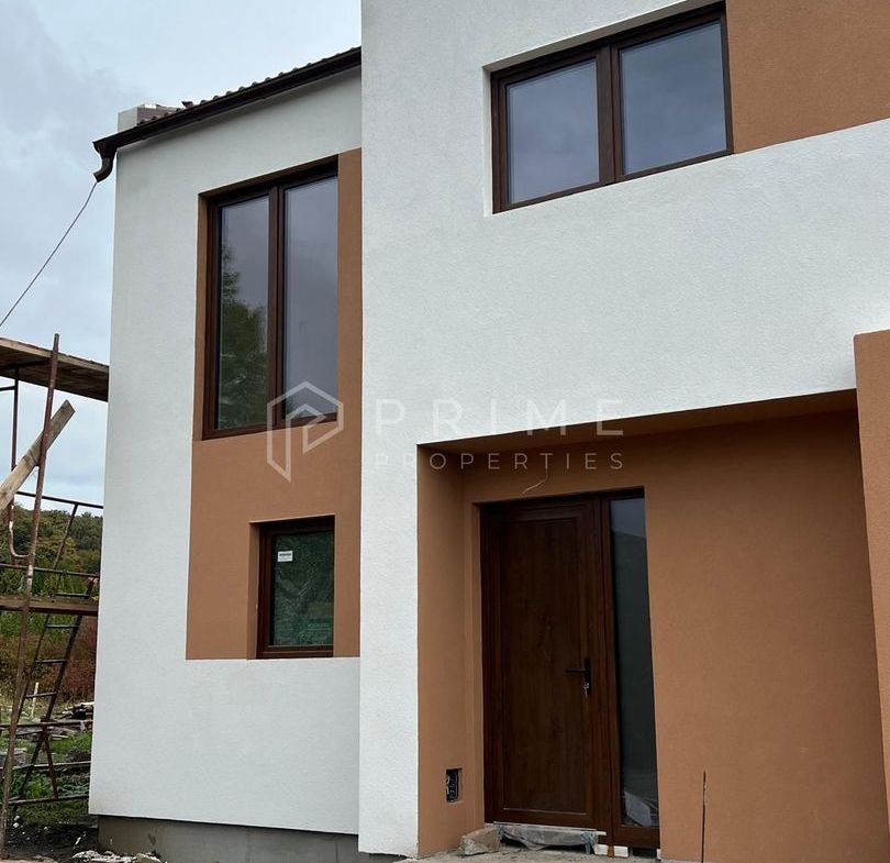 Casă nouă tip duplex izolat fonic în Livezeni