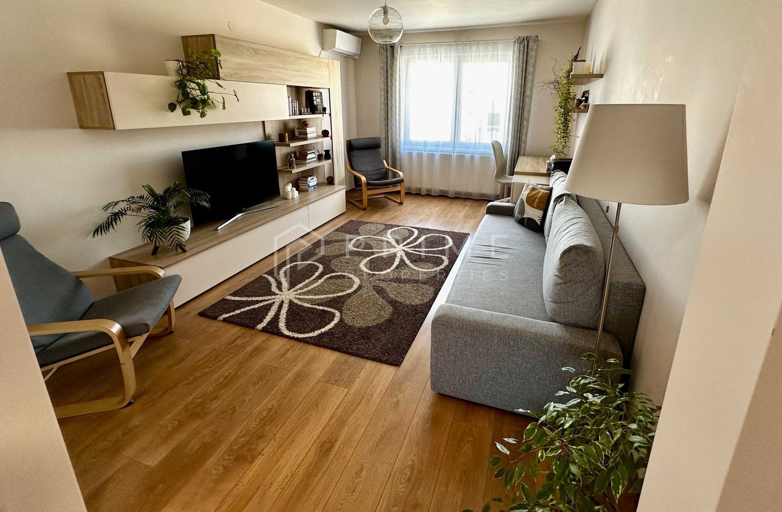 Apartament cu 3 camere + garaj în Tudor