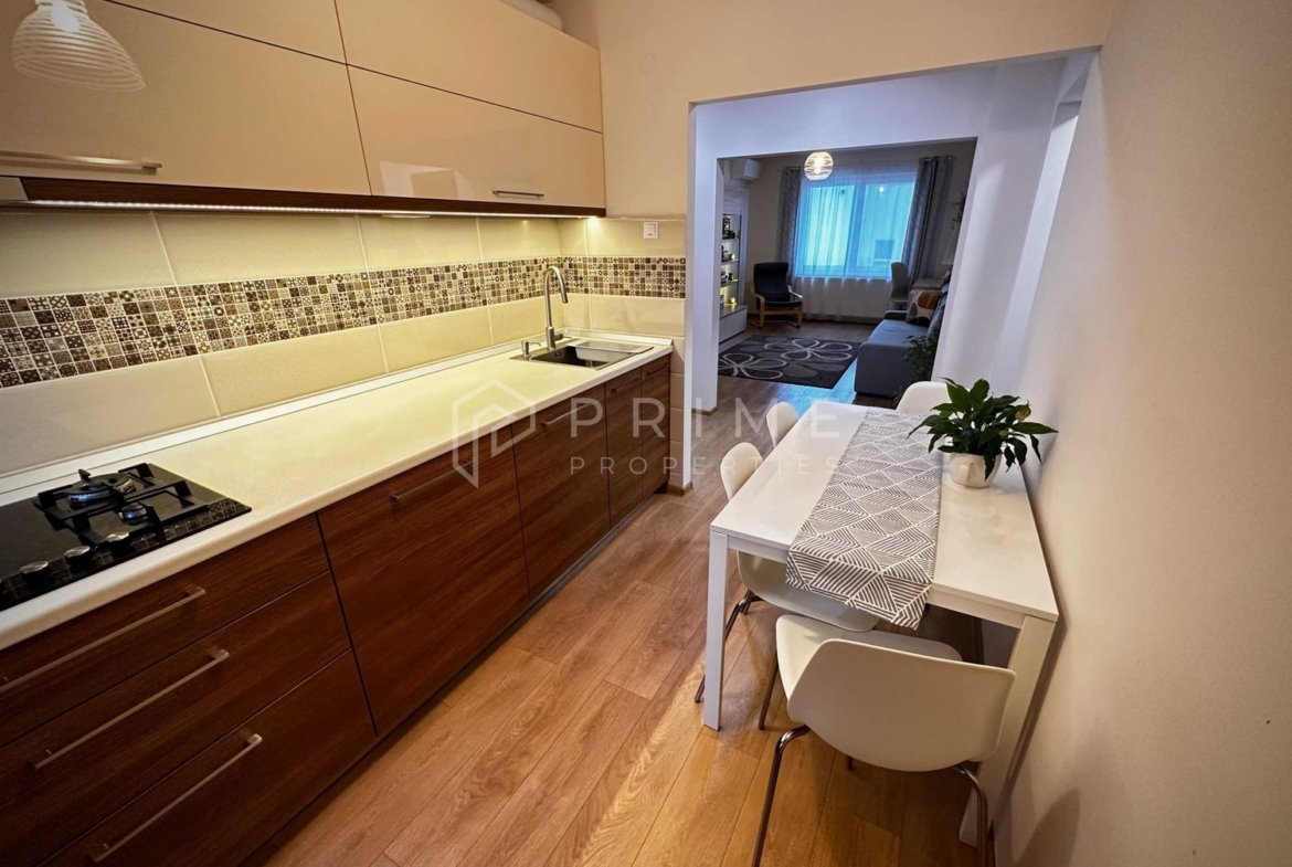 Apartament cu 3 camere + garaj în Tudor