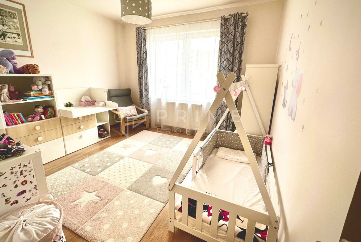 Apartament cu 3 camere + garaj în Tudor