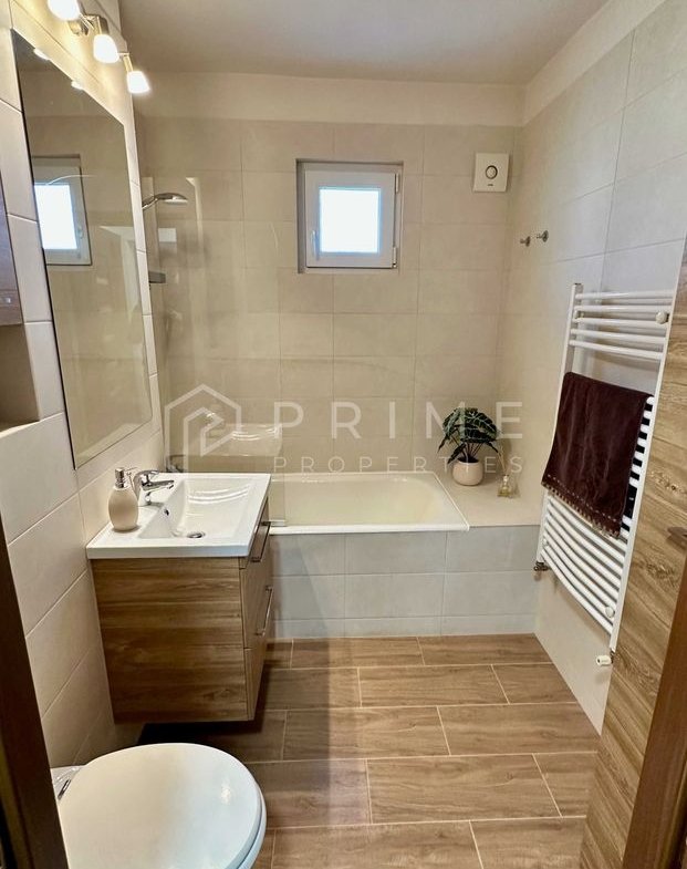 Apartament cu 3 camere + garaj în Tudor