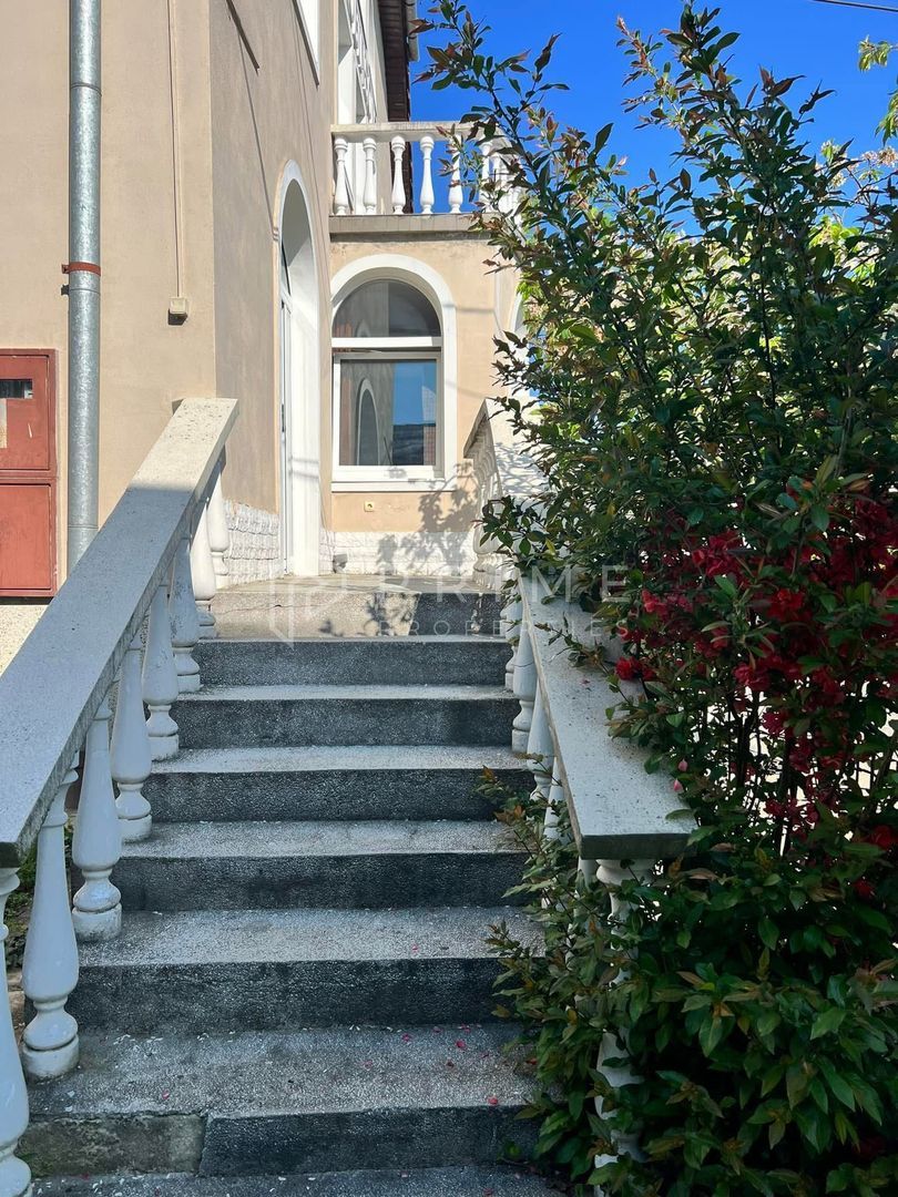 Casă spațioasă de închiriat pentru cazare muncitori, în Corunca