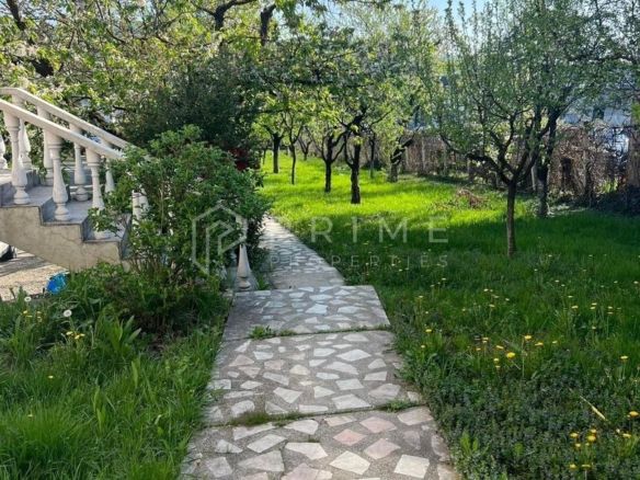 Casă spațioasă de închiriat pentru cazare muncitori, în Corunca