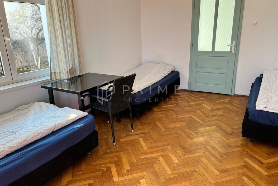 Casă spațioasă de închiriat pentru cazare muncitori, în Corunca