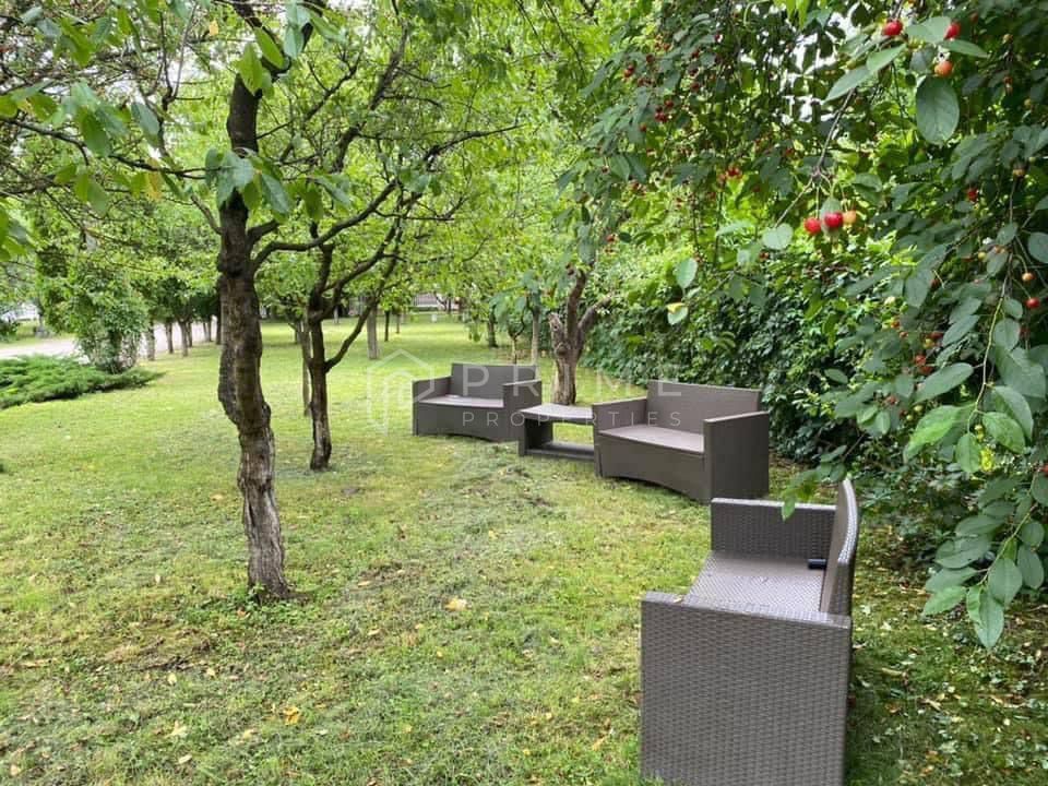 Casă spațioasă de închiriat pentru cazare muncitori, în Corunca