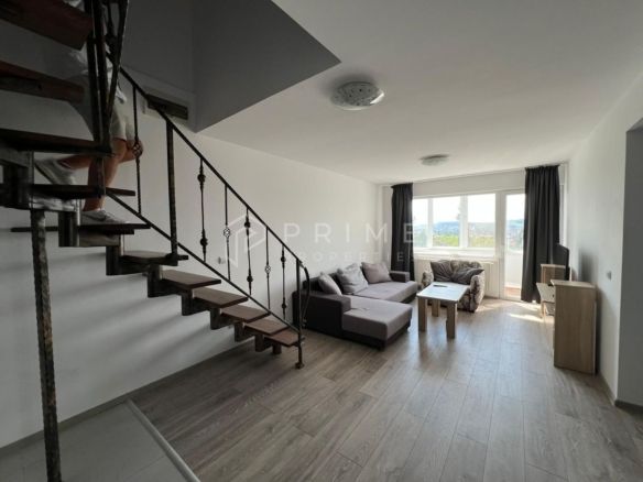 Apartament penthouse cu 4 camere de vânzare în Cornișa
