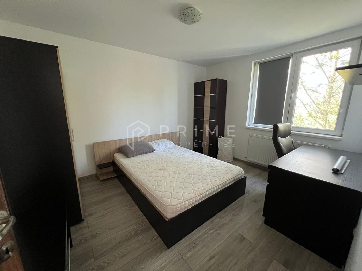 Apartament penthouse cu 4 camere de vânzare în Cornișa