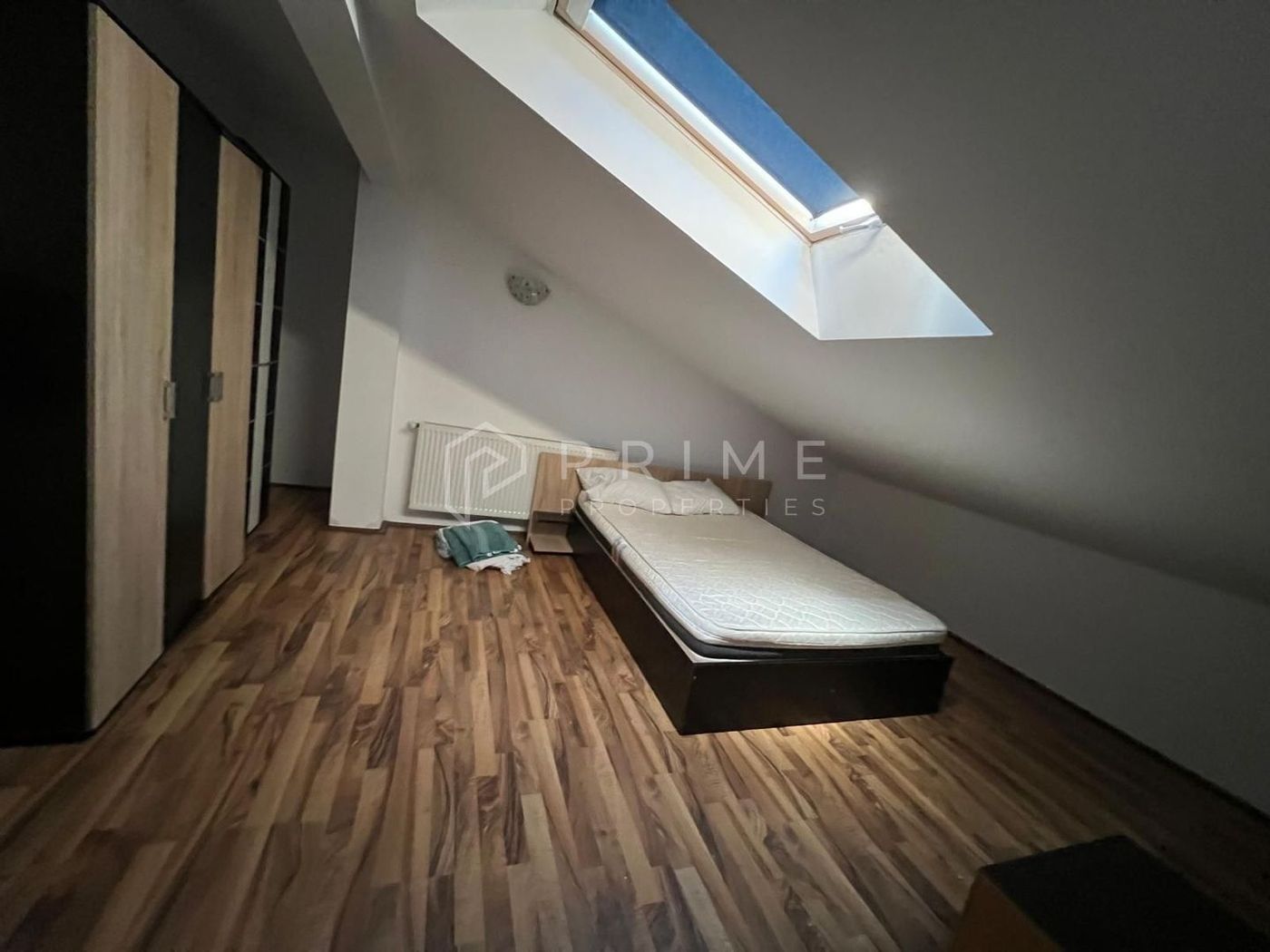 Apartament penthouse cu 4 camere de vânzare în Cornișa