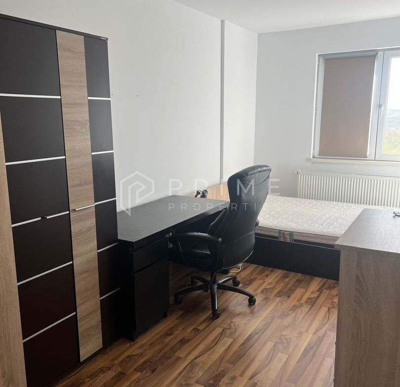 Apartament penthouse cu 4 camere de vânzare în Cornișa
