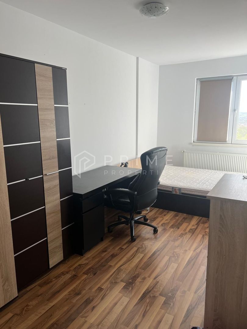 Apartament penthouse cu 4 camere de vânzare în Cornișa