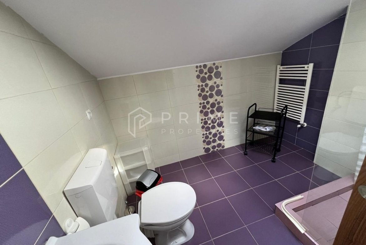 Apartament penthouse cu 4 camere de vânzare în Cornișa