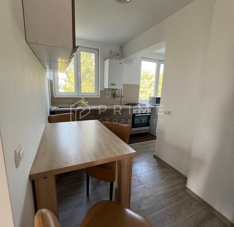 Apartament penthouse cu 4 camere de vânzare în Cornișa