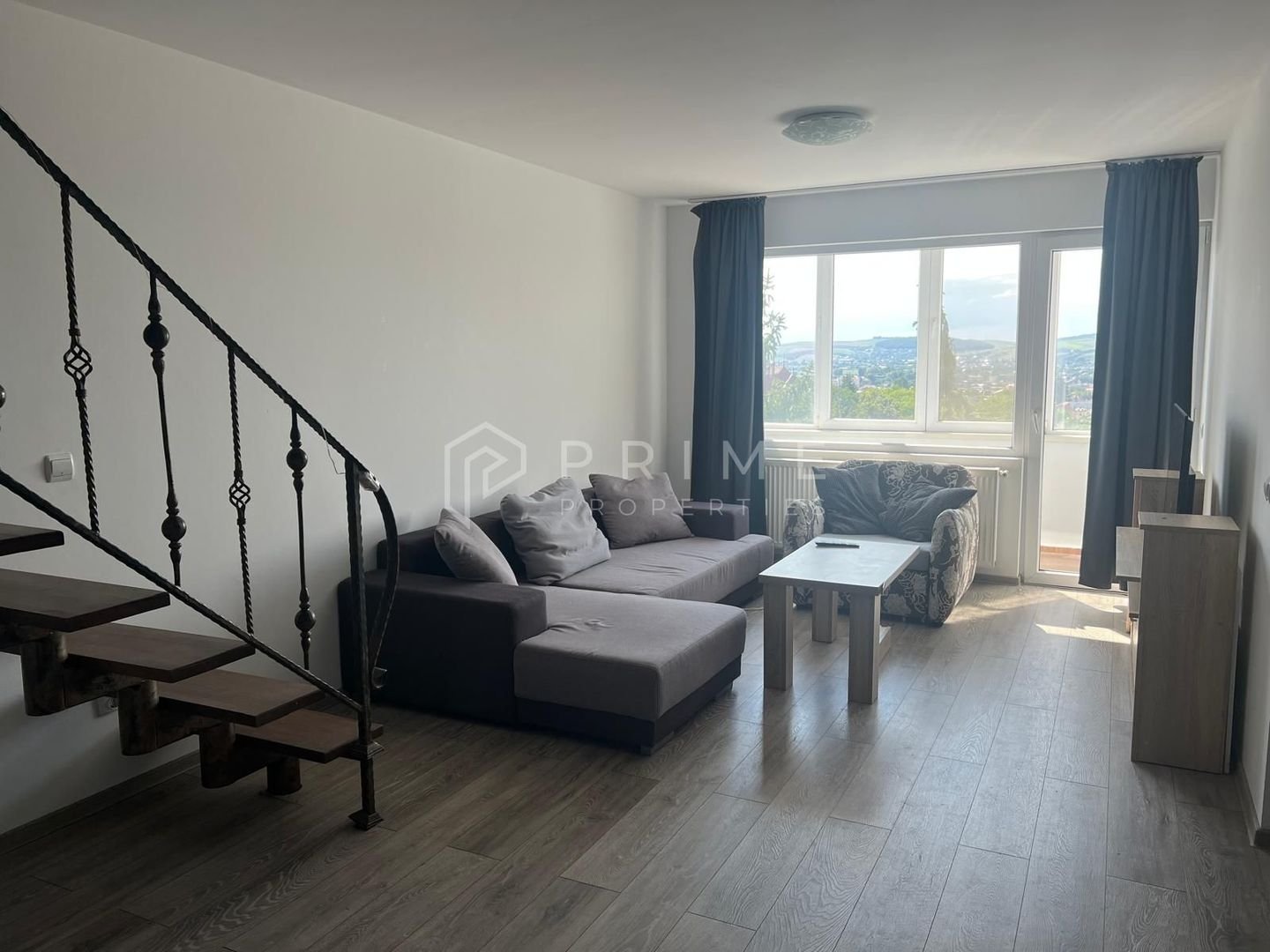 Apartament penthouse cu 4 camere de vânzare în Cornișa