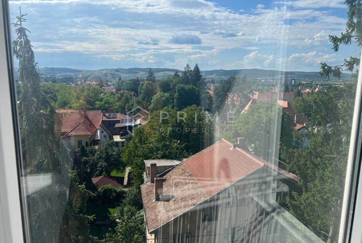 Apartament penthouse cu 4 camere de vânzare în Cornișa