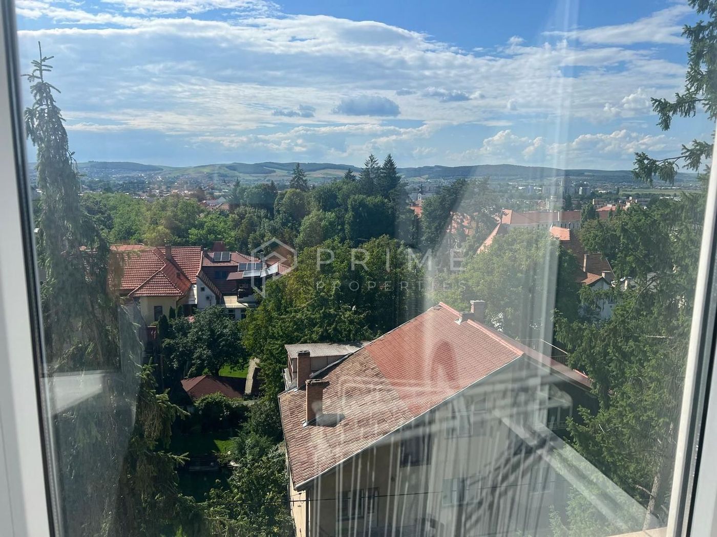 Apartament penthouse cu 4 camere de vânzare în Cornișa