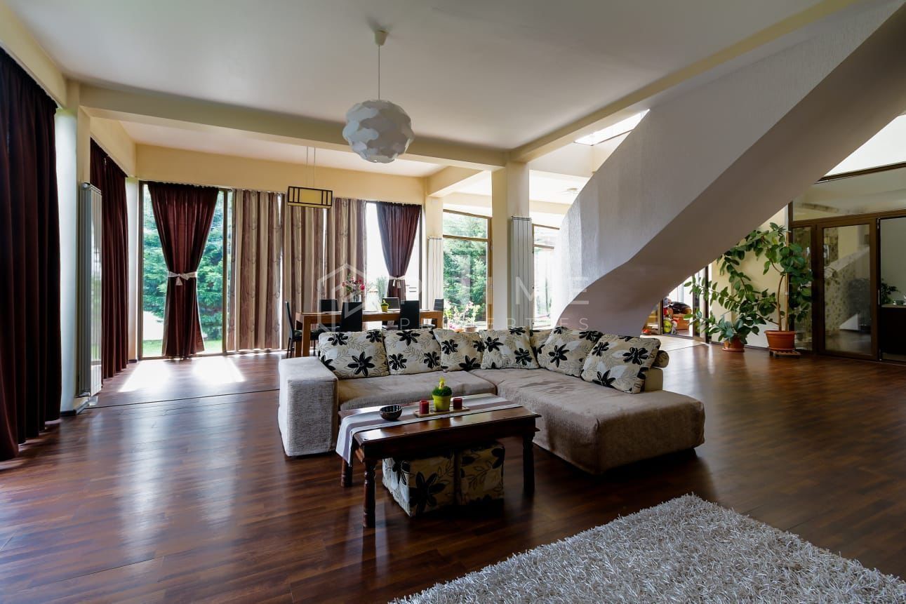 Vilă cu design și dotări deosebite de vânzare