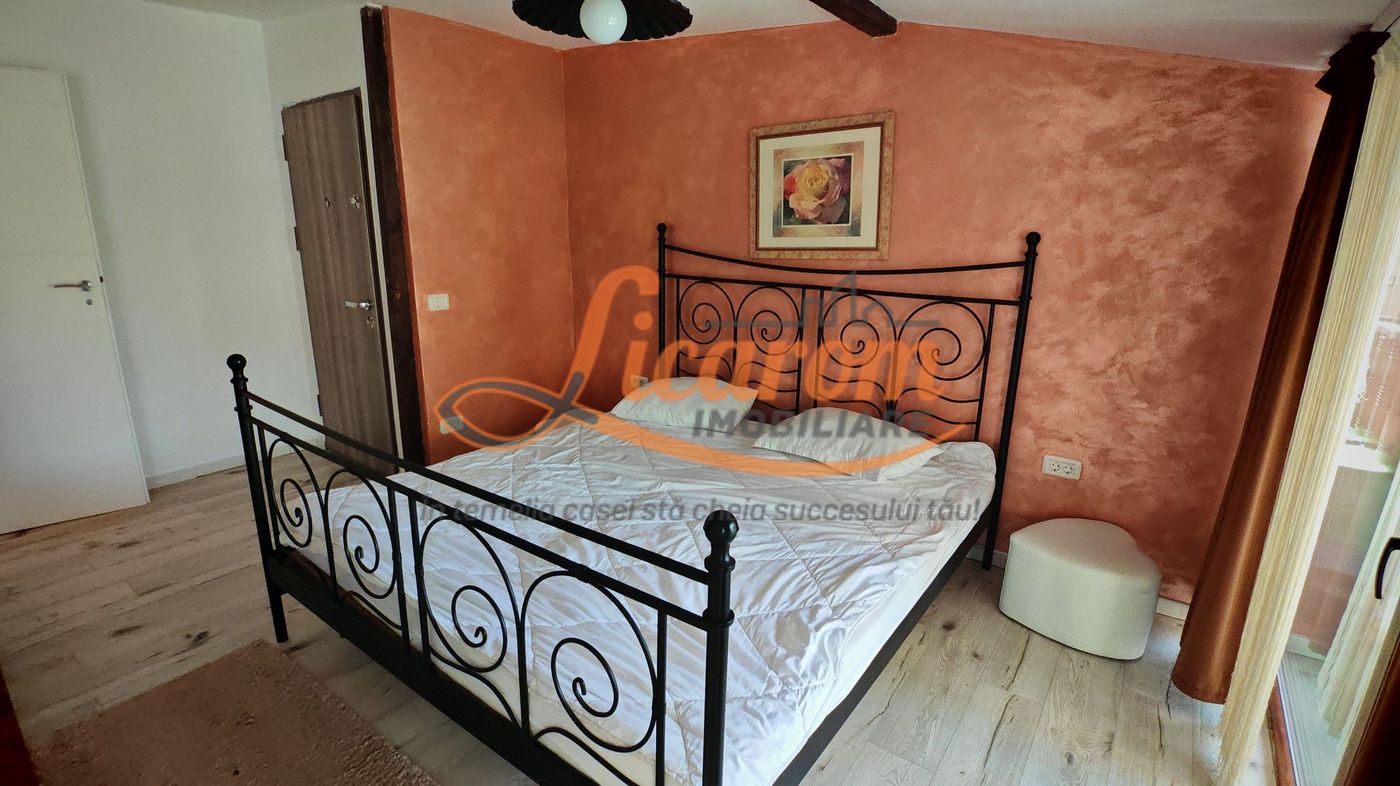 Vila 10 camere,pretabil compartimentare in 2 unitati separate,ASTRA.
