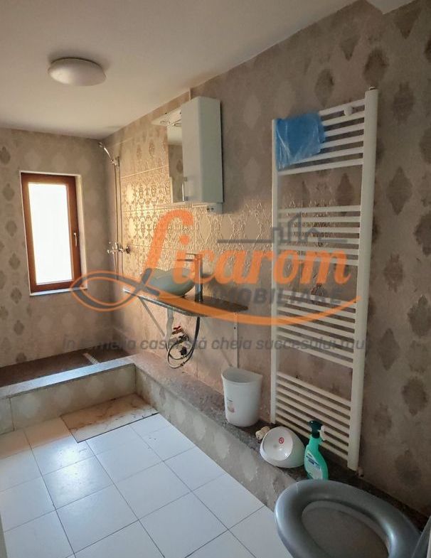 Vila 10 camere,pretabil compartimentare in 2 unitati separate,ASTRA.