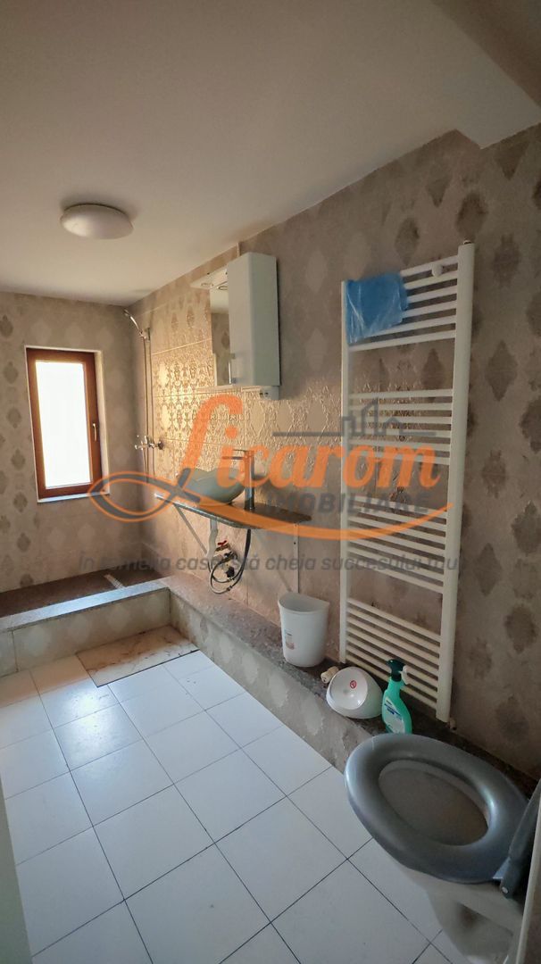 Vila 10 camere,pretabil compartimentare in 2 unitati separate,ASTRA.