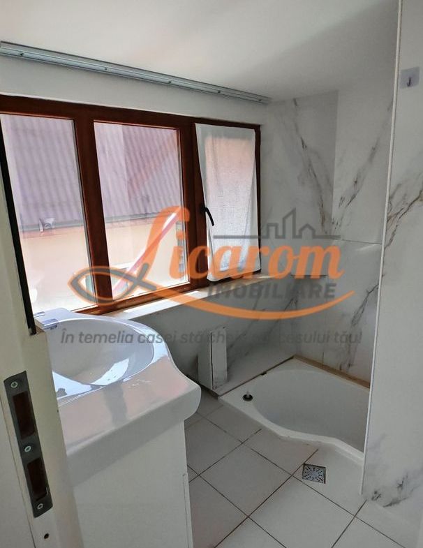 Vila 10 camere,pretabil compartimentare in 2 unitati separate,ASTRA.