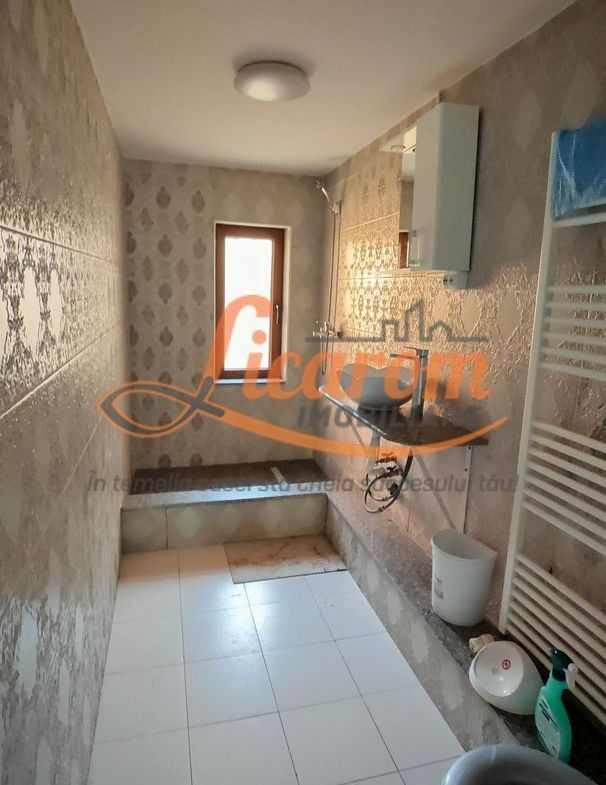 Vila 10 camere,pretabil compartimentare in 2 unitati separate,ASTRA.