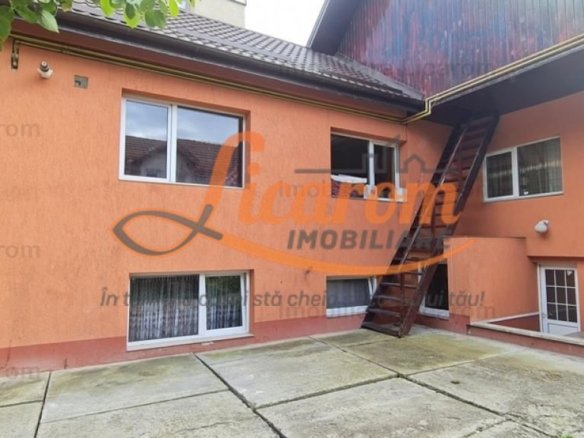 Casa individuala cu 2 apartamente, 6 camere,teren 403 mp,ASTRA.