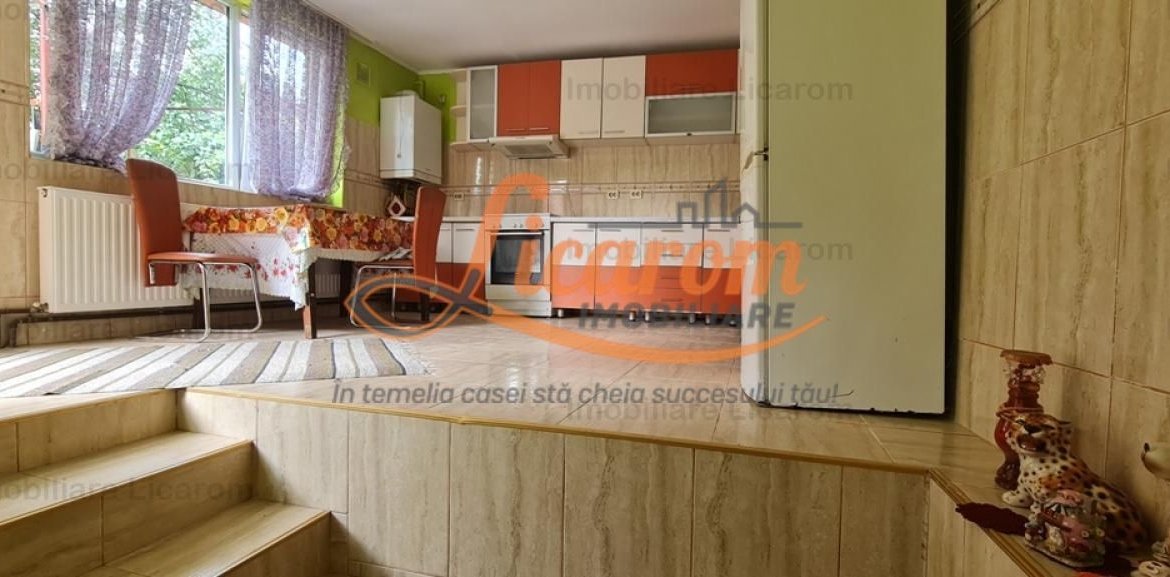 Casa individuala cu 2 apartamente, 6 camere,teren 403 mp,ASTRA.