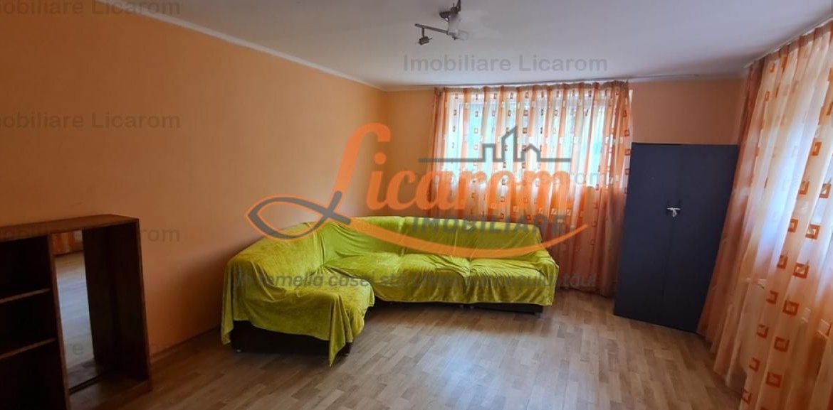 Casa individuala cu 2 apartamente, 6 camere,teren 403 mp,ASTRA.