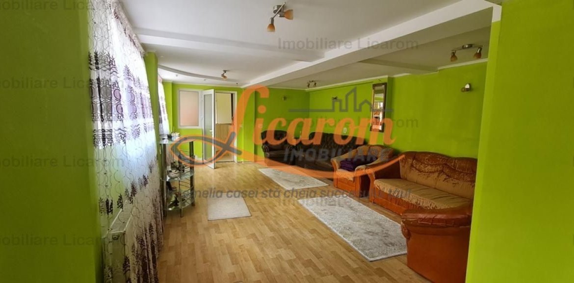 Casa individuala cu 2 apartamente, 6 camere,teren 403 mp,ASTRA.