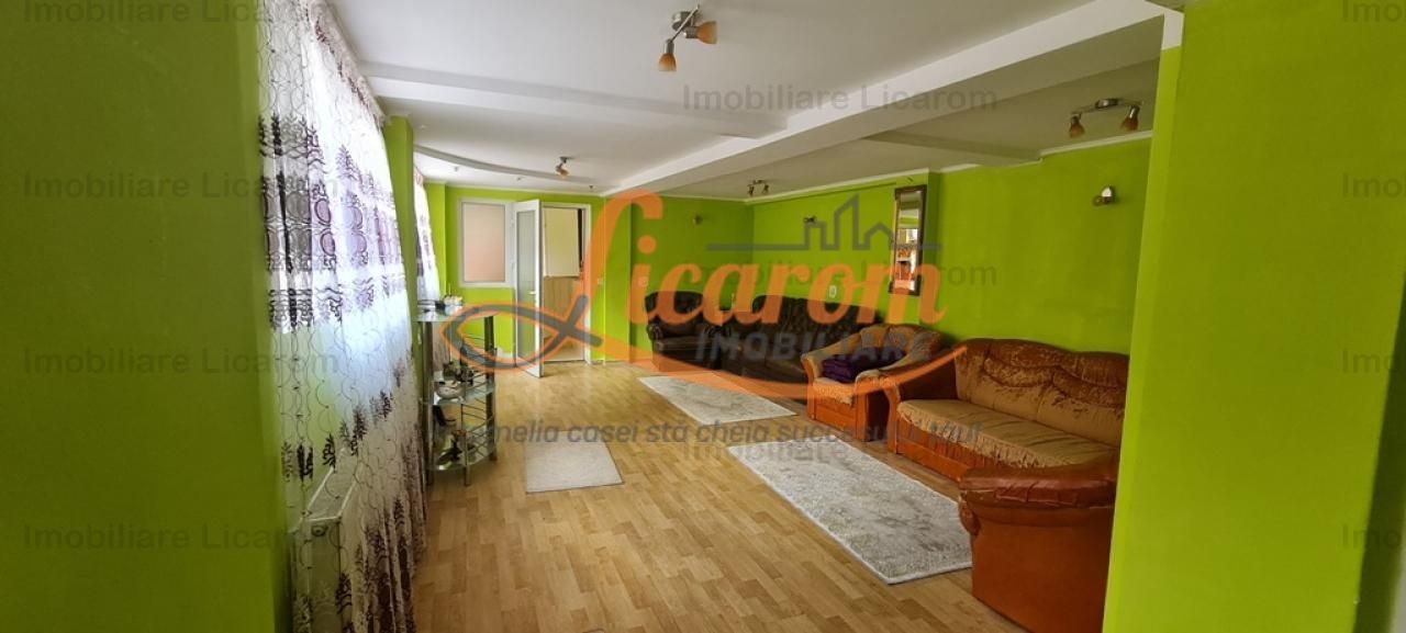 anBn-13767 Casa individuala cu 2 apartamente, 6 camere,teren 403 mp,ASTRA.