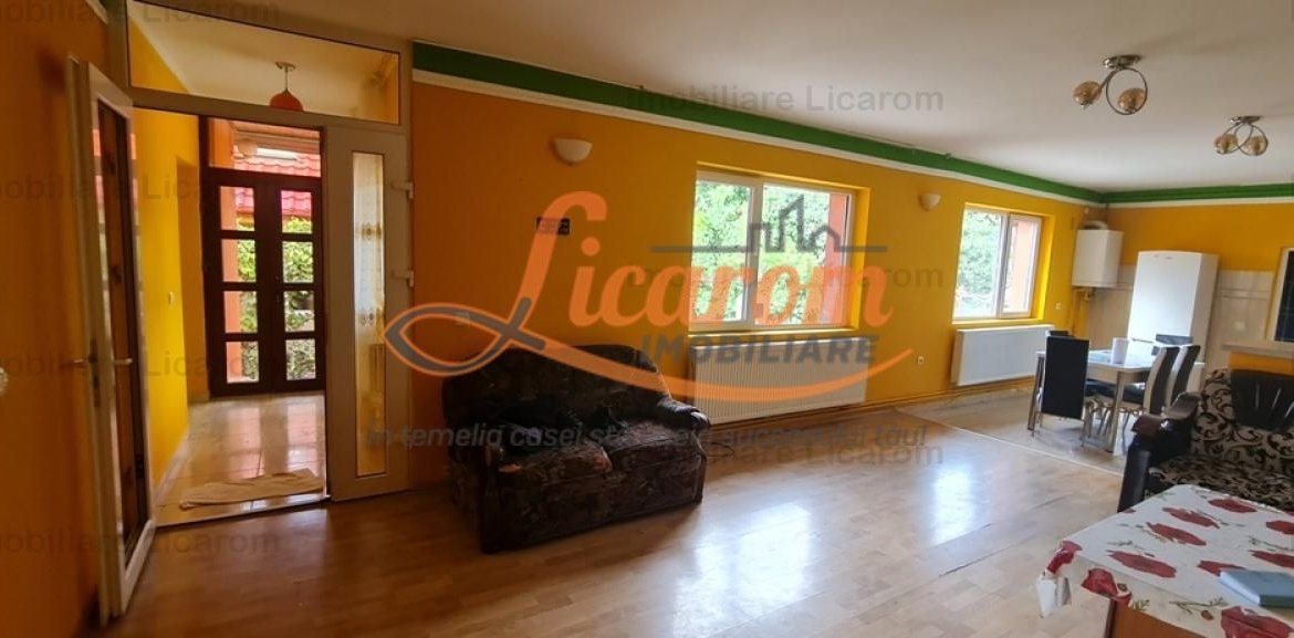 Casa individuala cu 2 apartamente, 6 camere,teren 403 mp,ASTRA.