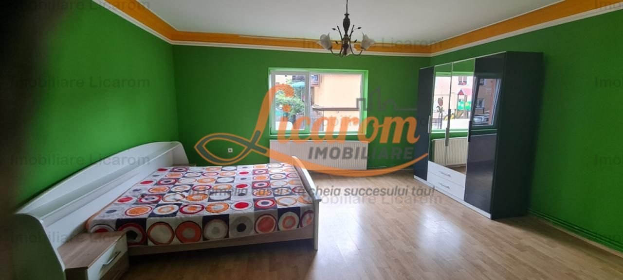 anBn-13771 Casa individuala cu 2 apartamente, 6 camere,teren 403 mp,ASTRA.