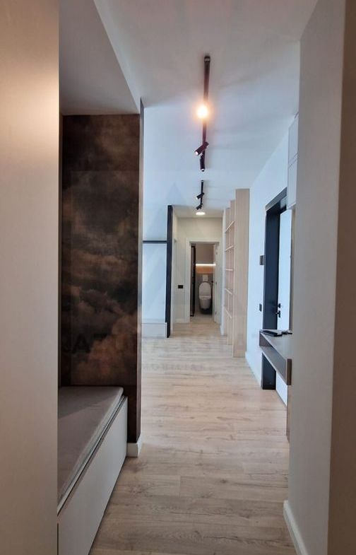 Apartament lux 80 mp utili 3 camere 2 bai si parcare subterana