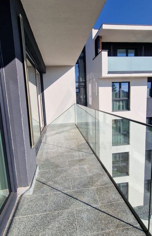 Apartament lux 80 mp utili 3 camere 2 bai si parcare subterana