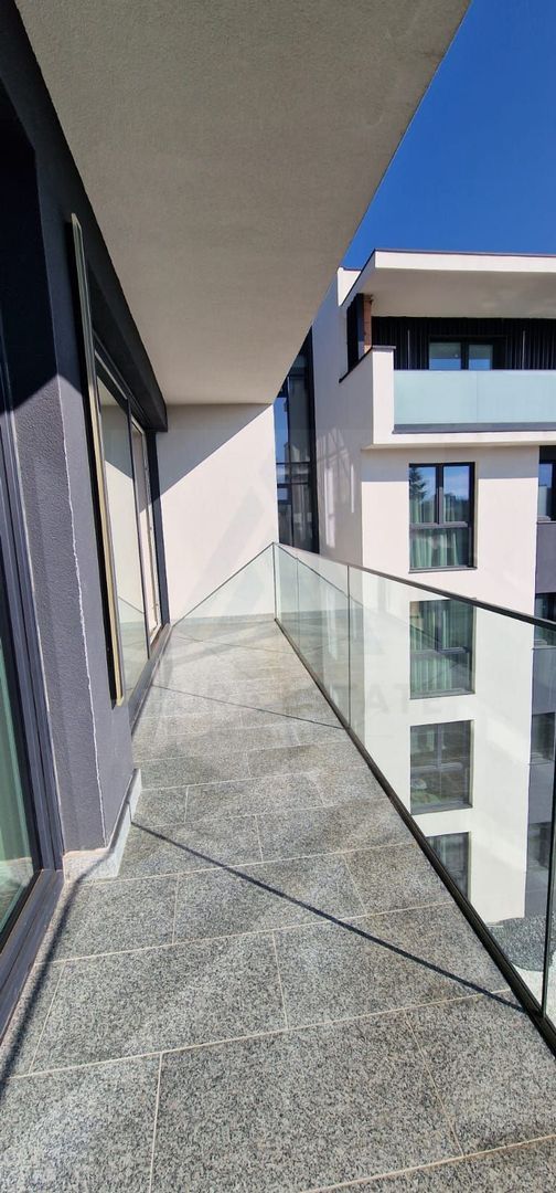 Apartament lux 80 mp utili 3 camere 2 bai si parcare subterana