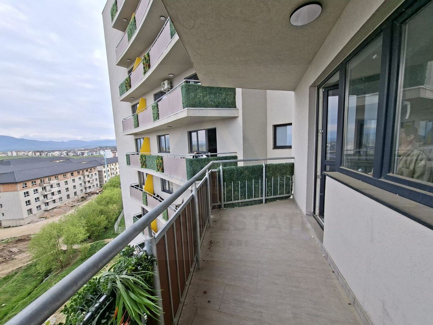 Studio 37.5 mp utili cu balcon 7.3 mp si baie generosa in zona Rahovei