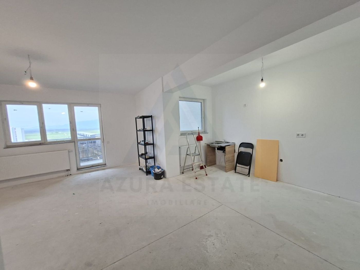 Studio 37.5 mp utili cu balcon 7.3 mp si baie generosa in zona Rahovei
