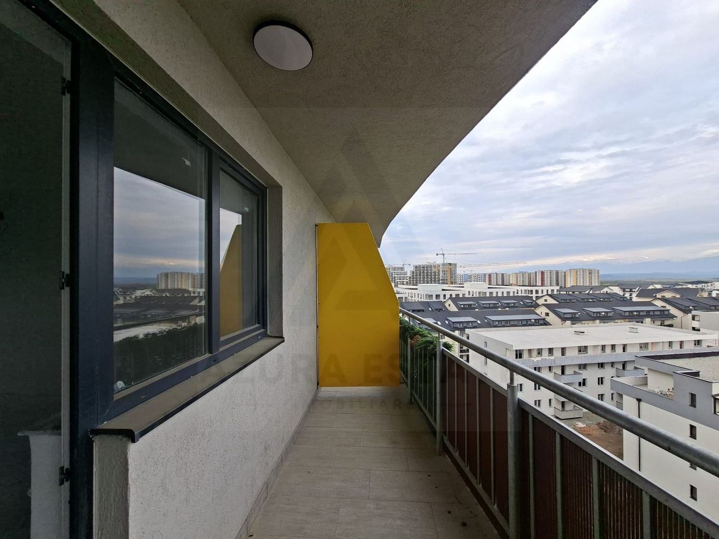 Studio 37.5 mp utili cu balcon 7.3 mp si baie generosa in zona Rahovei